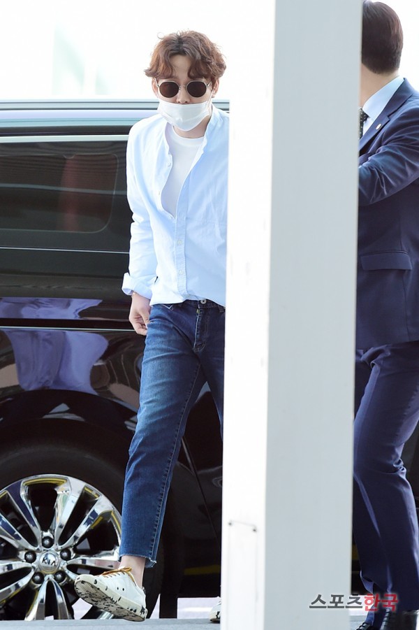 Lần đầu lộ diện hậu chia tay hôn thê gia thế khủng, Yoochun bị mỉa mai: Chắc cả đời không dám mặc áo ngắn tay